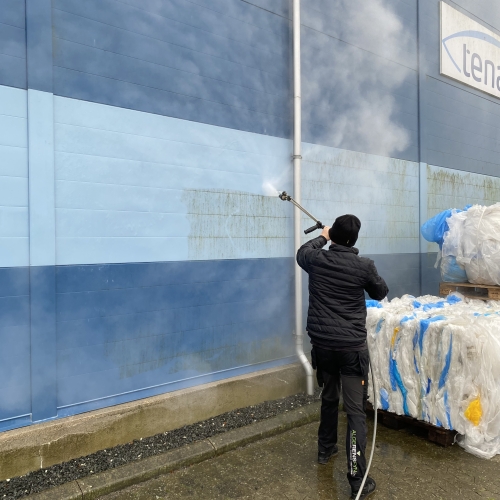 Facaderens af blå bygning