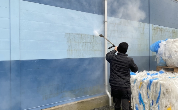 Facaderens af blå bygning