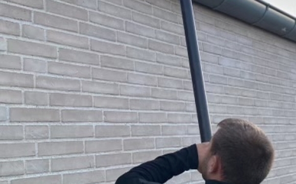 Tagrenderens med støvsuger